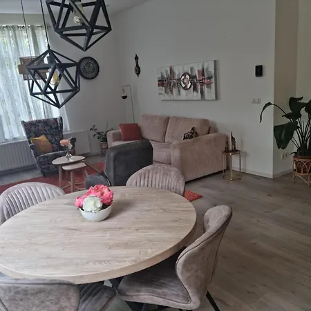 Het Voorhuis Deest
