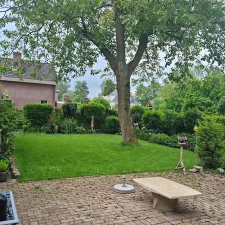 Het Voorhuis بيت للعطل Deest